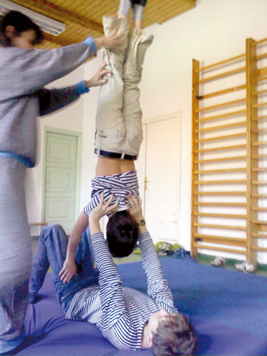 Zsonglőrködés – Akrobatika – Játék